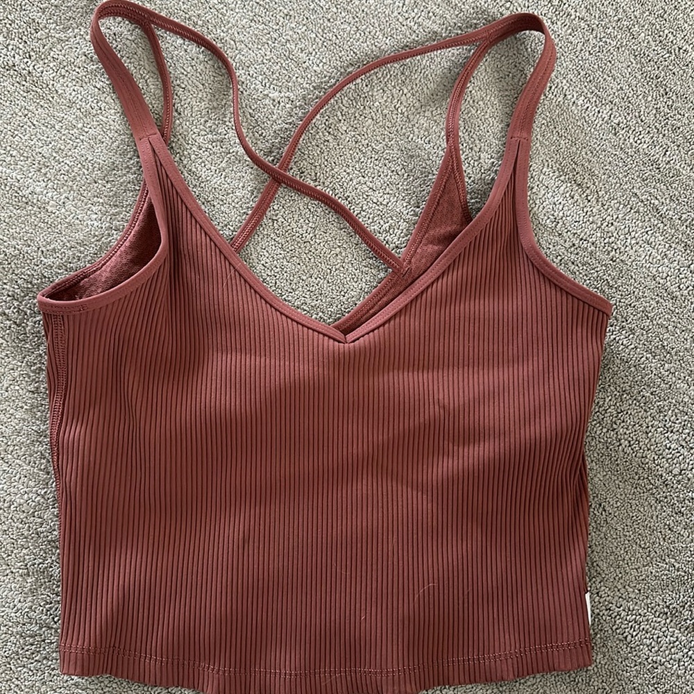 vuori ribbed cropped tank with built in bra